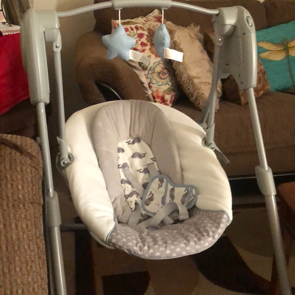 Baby swing in good condition. Never used.